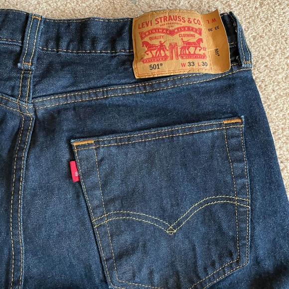 Levi’s 501 size 33/30 dark wash - Picture 2 of 4